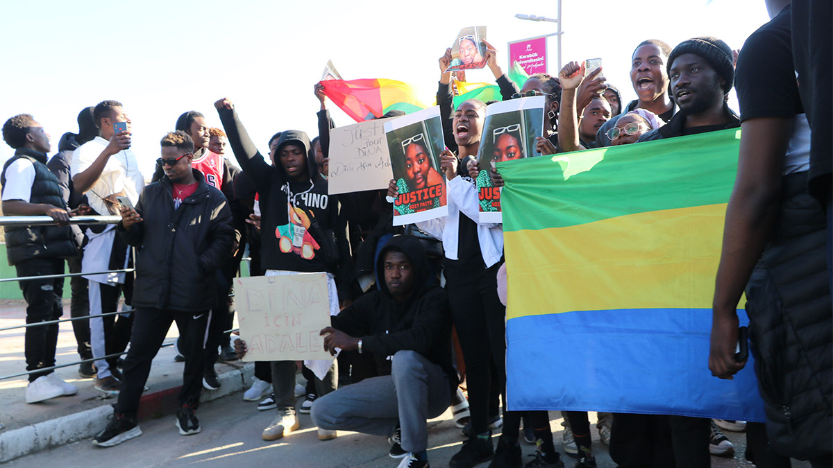 Karabük'te, Filyos Çayı'nda ölü bulunan Gabon uyruklu üniversite öğrencisi Dina'nın cesedi Gabon Büyükelçiliği ve ailesine haber verilmeden İstanbul’a gönderildiği ortaya çıktı.