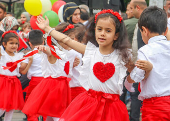 23 Nisan, dünya çocuklarına armağan edilen ilk ve tek bayram