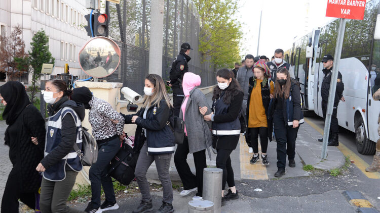 Diyarbakır'da Kökünü Kurutma Operasyonu; 111 şüpheli adliyede