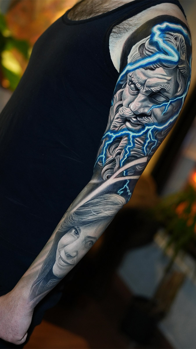 Türkiye'de dövme yaptıranların sayısının gün geçtikçe artığını söyleyen ödüllü dövme sanatçısı Fahrettin Demir, yapılacak dövme seçiminin kritik olduğunu söyledi.