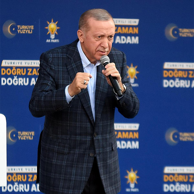 Cumhurbaşkanı Recep Tayyip Erdoğan, "Kamu bankalarımız Togg için araç bedelinin yüzde 50'si tutarında 36 ay vadeyle 0,99 oranda kredi kullandıracaklar. Yani 1 puan. Ziraat Bankası böyle bir destek verip, 36 ay vade ile bu krediyi kullandıracak ve Togg satışlarını bu şekilde yapacaklar" dedi.