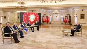 Cumhurbaşkanı recep tayyip erdoğan, "kentsel dönüşümü kabul eden vatandaşlarımızı bu rezerv şehirlere taşıyacağız. İmar affı ile ilgili, katalog suçlar içinde yerini alacak. Köşeye sıkıştıracağız bu işin affı olmaz" dedi.