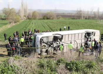 Eskişehir'de işçi taşıyan otobüs devrildi; 3 ölü 31 yaralı