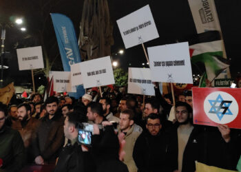 Fatih'te Mescid-i Aksa'ya yapılan baskın protesto edildi