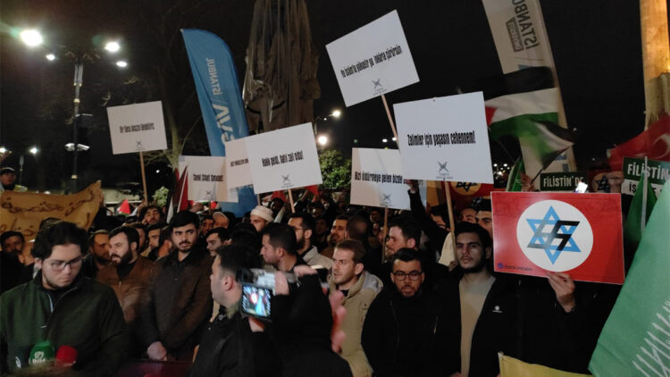 Fatih'te Mescid-i Aksa'ya yapılan baskın protesto edildi