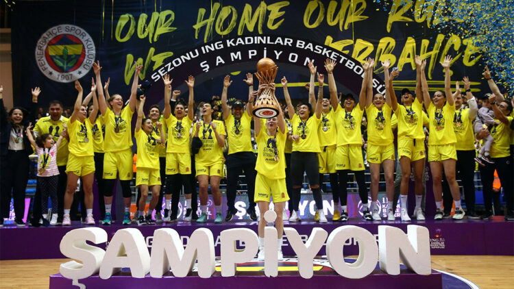 Fenerbahçe Alagöz Holding kupasını aldı