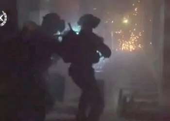 İsrail polisi mescid-i aksa'ya baskın düzenledi