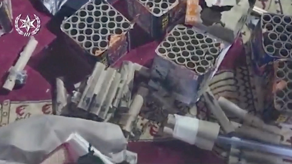 İsrail polisi, dün akşam işgal altındaki Doğu Kudüs'te bulunan Mescid-i Aksa'ya baskın düzenleyerek ‘maskeli provokatörlere müdahale ettiklerini’ belirtti.