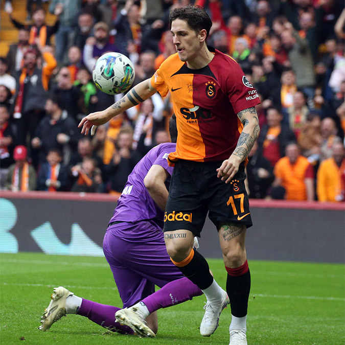 Galatasaray Başkanı Dursun Özbek, sarı-kırmızılı ekibin ligin son haftasına kalmadan şampiyonluğunu ilan edeceğini belirtti.