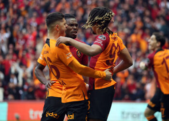 Galatasaray Başkanı Dursun Özbek, sarı-kırmızılı ekibin ligin son haftasına kalmadan şampiyonluğunu ilan edeceğini belirtti.