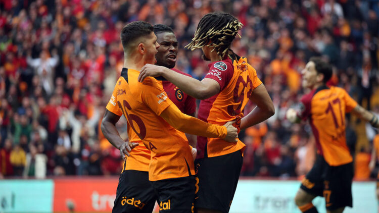 Galatasaray Başkanı Dursun Özbek, sarı-kırmızılı ekibin ligin son haftasına kalmadan şampiyonluğunu ilan edeceğini belirtti.