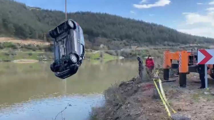 Karakavuk Göleti'ne uçan hafif ticari araçtaki çift öldü