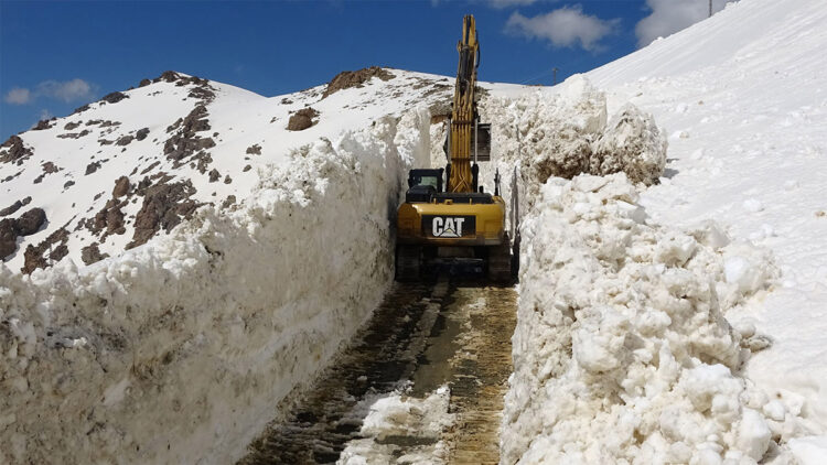 Hakkari'de kar kalınlığı 5 metreyi aştı