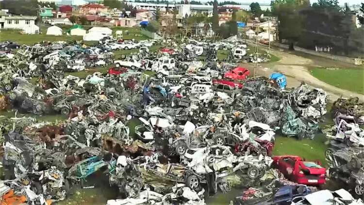 Hatay'da yediemin otoparkı araç mezarlığına döndü