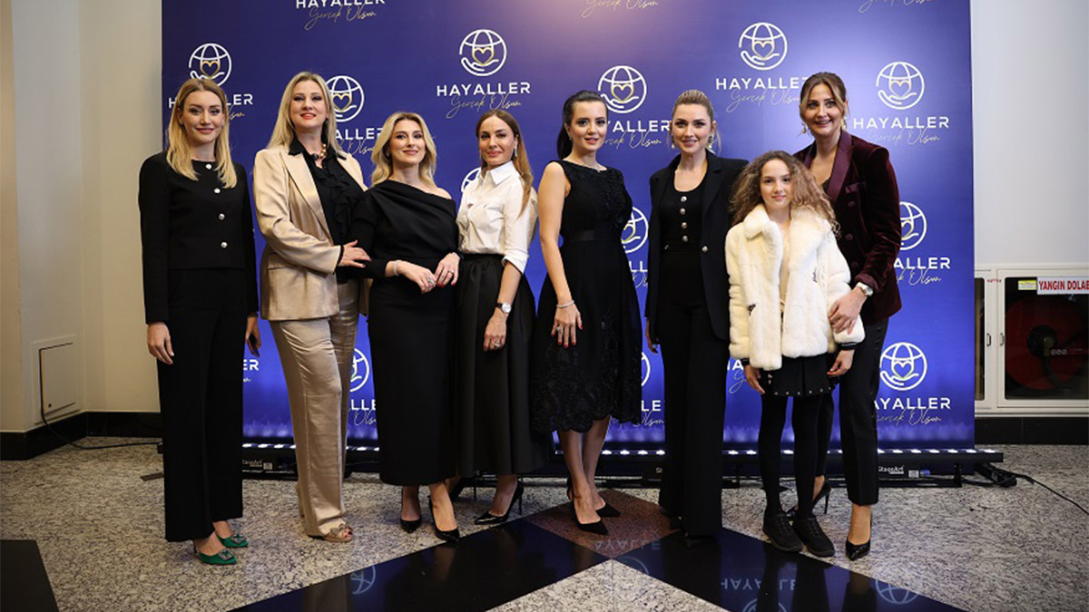 Hayaller Gerçek Olsun Derneği, tüm geliri deprem bölgesi Hatay'da çocuklar için yapılacak ekolojik okul projesinde kullanılmak üzere iftar yemeği verdi.