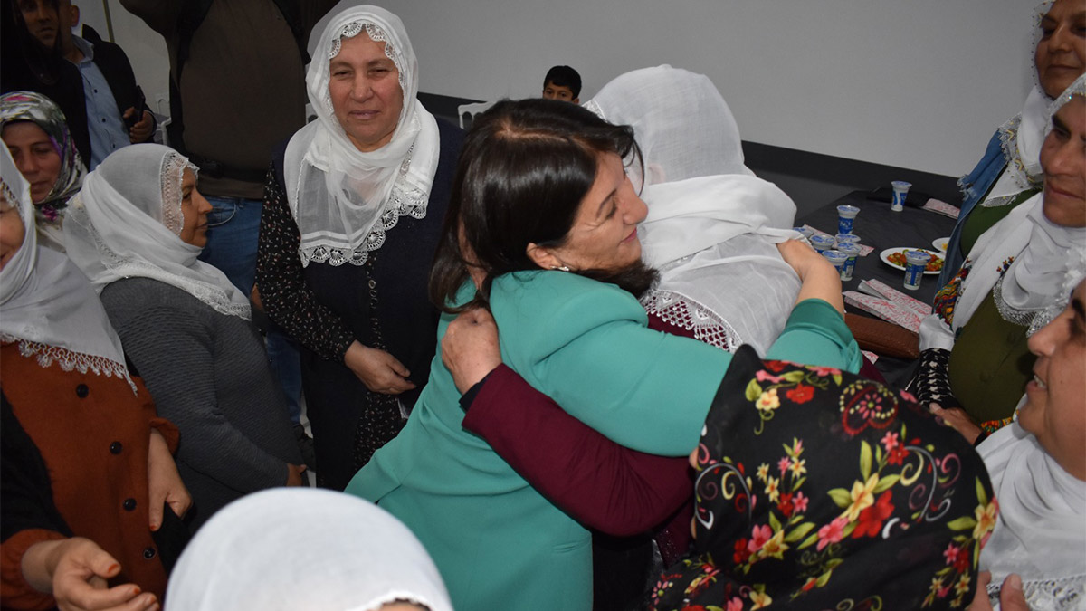 HDP Eş Genel Başkanı Pervin Buldan, "Bu ülkeyi yönetenlere Batman’dan bir ders vereceğiz ve onlara Yeşil Sol'un gücünü Batman'dan göstereceğiz" dedi.