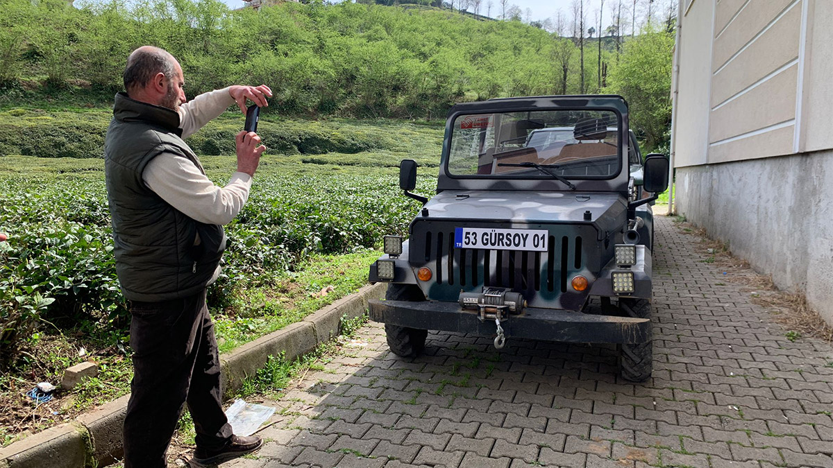 Hurda demirlerden tasarlanan ciple geziyorlar