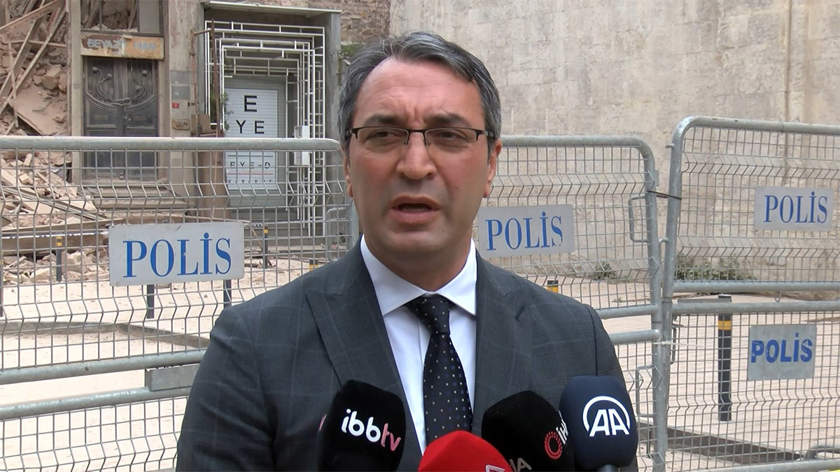 İBB Genel Sekreter Yardımcısı Mahir Polat, "Her türlü tedbir sayesinde yıkımın hiç değilse can kaybı olmadan atlatılması tek tesellimiz. Bizim tespitlerimize göre İstanbul'da 3 bin 500 tane metruk yapı var" dedi.