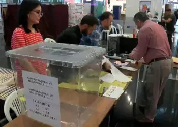 İstanbul havalimanı'nda oy verme işlemleri başladı