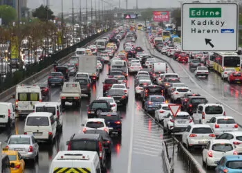 İstanbul'da yağmur nedeniyle trafik durdu