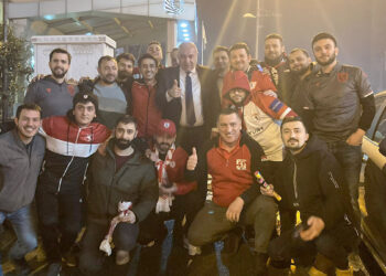 Samsunsporlular Başkan Yüksel Yıldırım ile şampiyonluğu kutladı