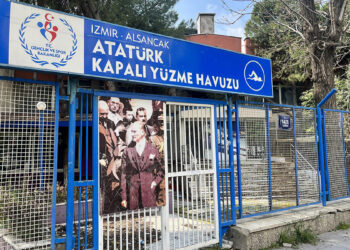 Atatürk Yüzme Havuzu'nda yıkım başladı