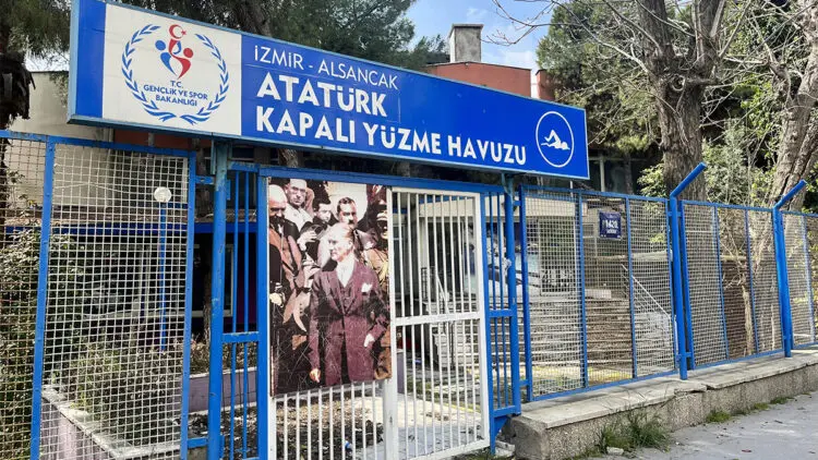 Atatürk yüzme havuzu'nda yıkım başladı