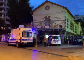 İzmir'de bir genç kalbinden bıçaklandı