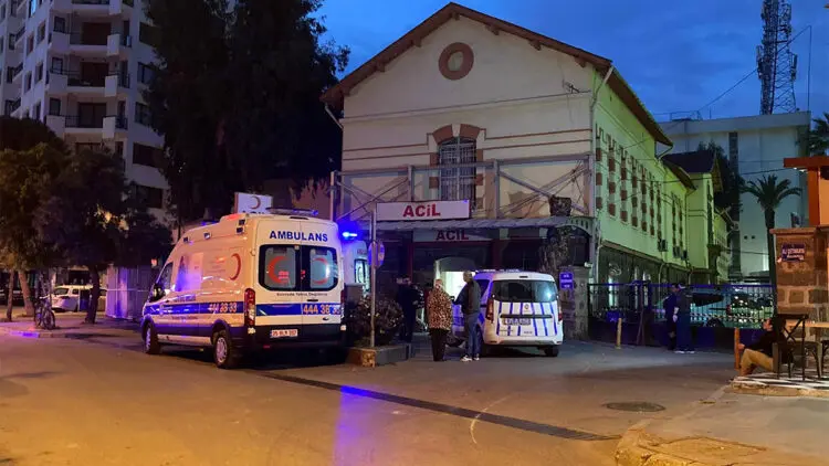 İzmir'de bir genç kalbinden bıçaklandı