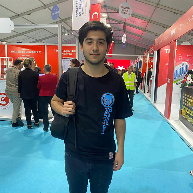 İzmir'de gençler ile kamu kurum ve kuruluşlarını buluşturan 'Devlet Teşvikleri Tanıtım Günleri' başladı.