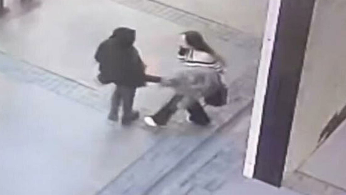 İzmir'in Konak ilçesinde 5 yıla kadar hapis cezası istemiyle yargılanan cinsel saldırı sanığı Soner A. (42) ilk duruşmada tahliye edildi.