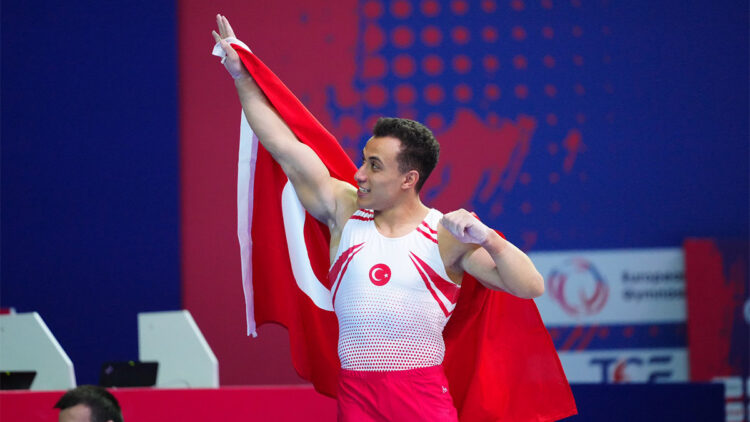 Adem Asil halkada da tarih yazdı