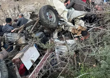 100 metrelik uçurumdan yuvarlanan kamyonetin sürücüsü öldü