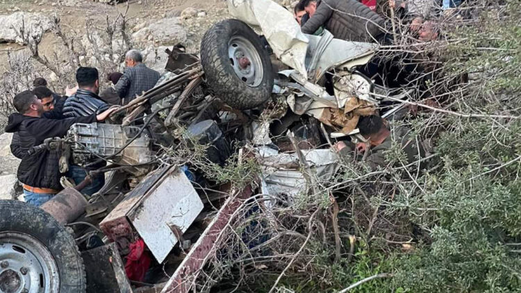 100 metrelik uçurumdan yuvarlanan kamyonetin sürücüsü öldü