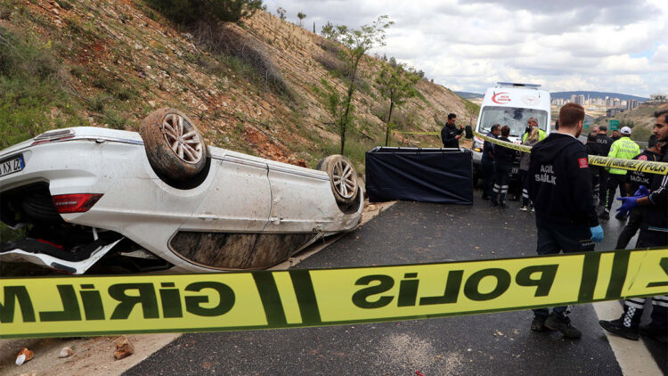 Ters dönen otomobildeki Tuana öldü