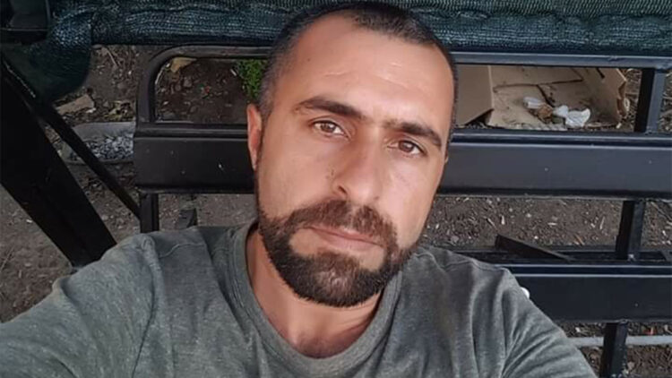 İterek yere düşürdüğü babası tarafından öldürüldü