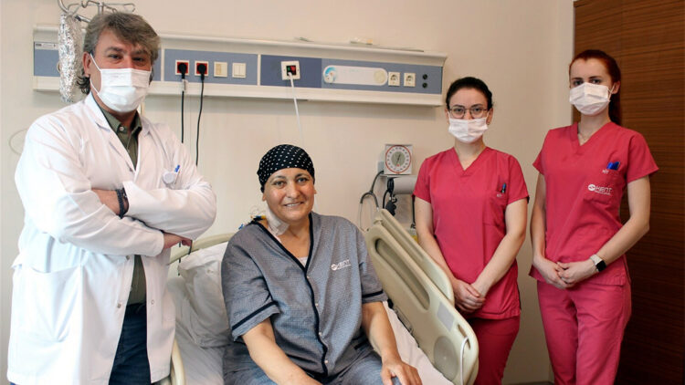 İzmir'de kök hücre nakli ile hayata tutundu