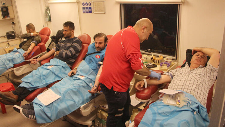 Kızılay, mobil araçlarla kan toplamaya başladı