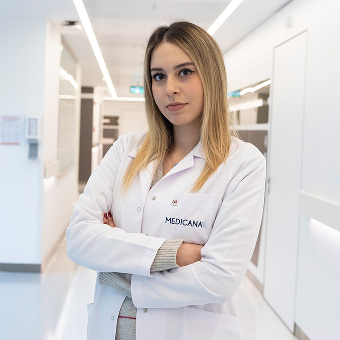 Hava durumunda yaşanan değişikliklerin, insanları fiziksel ve psikolojik olarak etkileyebildiğini söyleyen Klinik Psikolog Selin Küçük, “Gün sıcak başlayabilir ardından bir anda gri bulutlar yağış getirebilir, sıcak soğuk farkı sebebiyle şaşırabilirsiniz. Hiç uyumamış gibi hissedebilir, yataktan çıkmakta zorlanabilirsiniz” dedi.