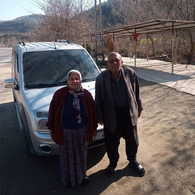 Kontrolden çıkarak sulama kanalına düşen araçtaki karı-koca öldü