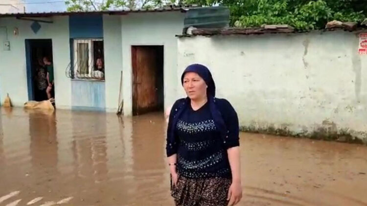 Kozan'da sağanak, dolu ve şiddetli fırtına