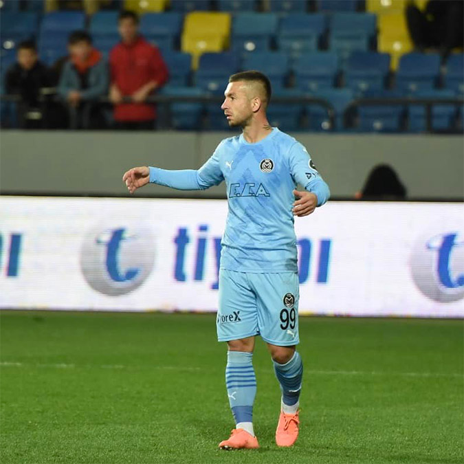 Manisa Futbol Kulübü'nde takım kaptanlarına veda