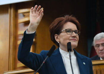 Meral Akşener kürsüden kurşun attı