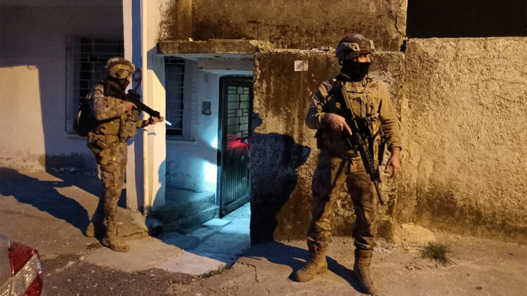 Mersin'de Kökünü Kurutma Operasyonu; 70 gözaltı