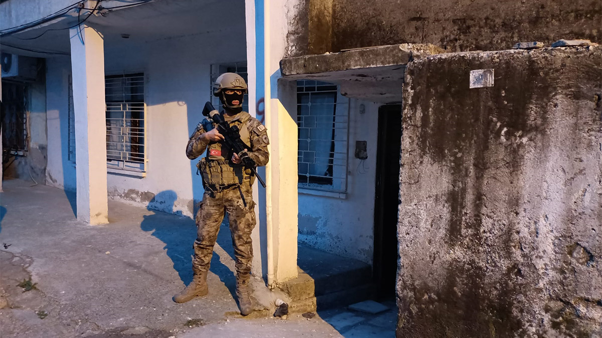 Mersin'de Kökünü Kurutma Operasyonu; 70 gözaltı