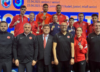 Milli karateci Sena Kızılaslan'dan gümüş madalya