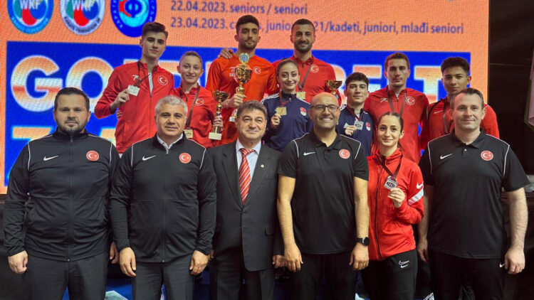 Milli karateci Sena Kızılaslan'dan gümüş madalya