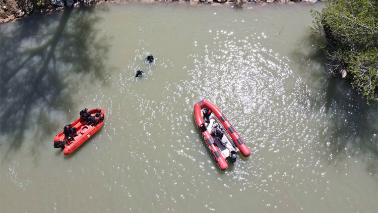 Munzur Çayı'na uçan otomobildeki kayıp 3 genç aranıyor