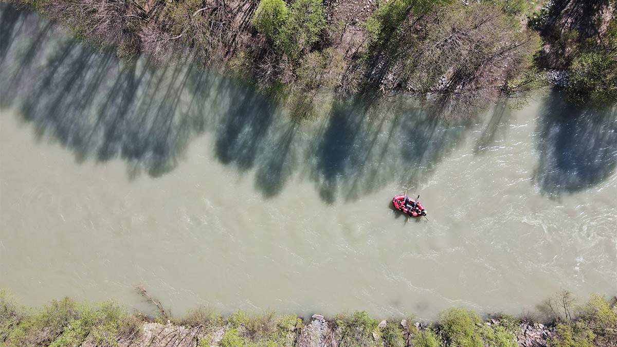 Munzur Çayı'na uçan otomobildeki kayıp 3 genç aranıyor