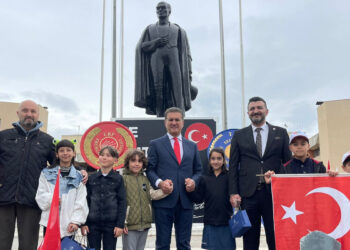 Mustafa Sarıgül 23 Nisan'ı çocuklarla kutladı